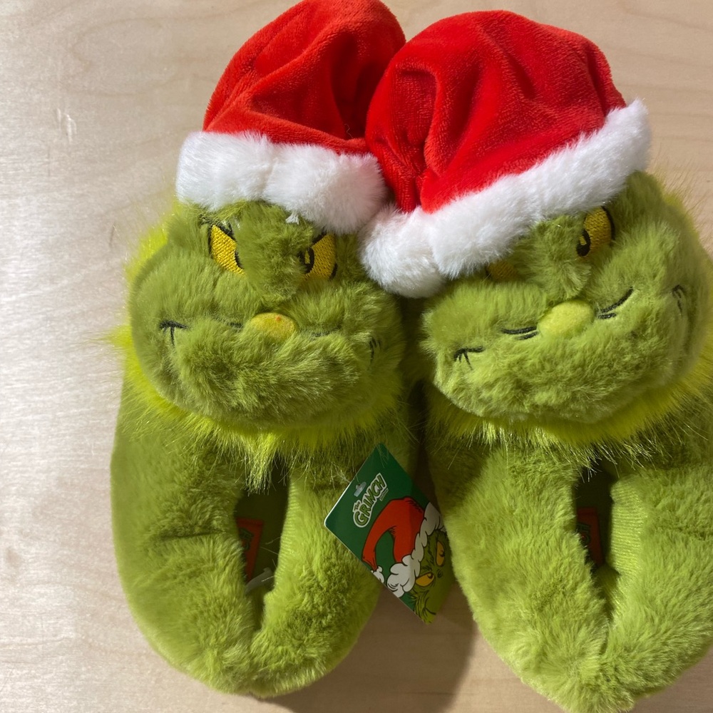 Kids Grinch Slippers with Santa Hats 11-12 (QA) - Picture 3 of 9